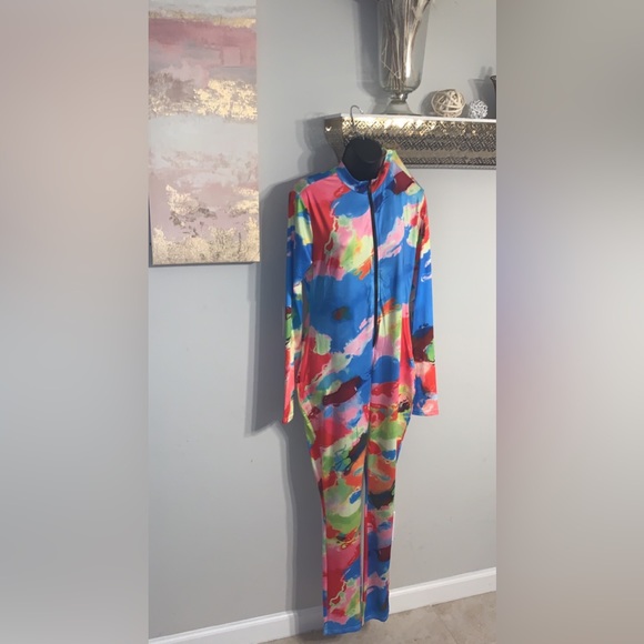 Colorful jumpsuit with great stretch. - Picture 3 of 3
